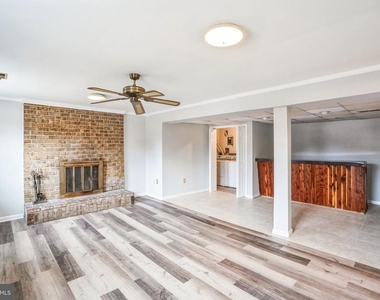 12814 Whiteholm Drive - Photo Thumbnail 3