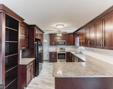 12814 Whiteholm Drive - Photo Thumbnail 2