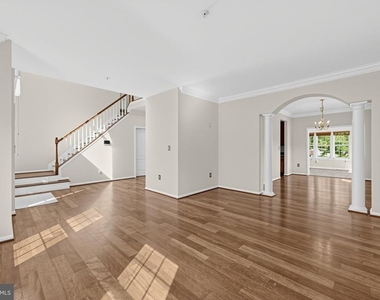 12014 Crestwood Avenue S - Photo Thumbnail 3