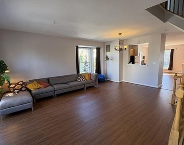 2121 Paxton Terrace - Photo Thumbnail 3