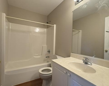 2121 Paxton Terrace - Photo Thumbnail 12