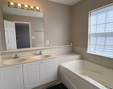 2121 Paxton Terrace - Photo Thumbnail 11