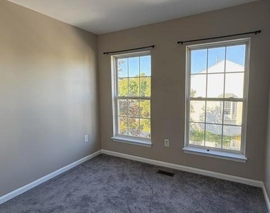 2121 Paxton Terrace - Photo Thumbnail 7