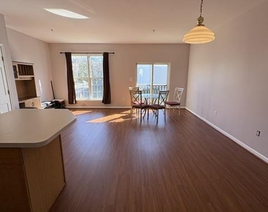 2121 Paxton Terrace - Photo Thumbnail 4
