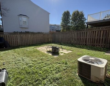 2121 Paxton Terrace - Photo Thumbnail 13