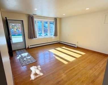 7008 Railway Avenue - Photo Thumbnail 2