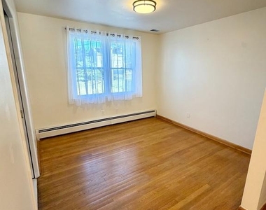 7008 Railway Avenue - Photo Thumbnail 5