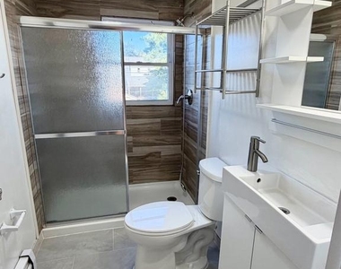 7008 Railway Avenue - Photo Thumbnail 14