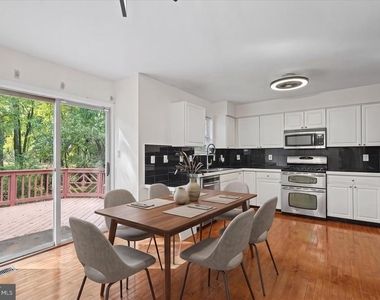 9823 Sherwood Farm Road - Photo Thumbnail 4