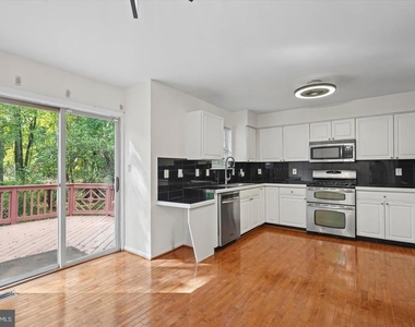 9823 Sherwood Farm Road - Photo Thumbnail 5