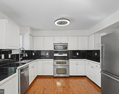 9823 Sherwood Farm Road - Photo Thumbnail 10