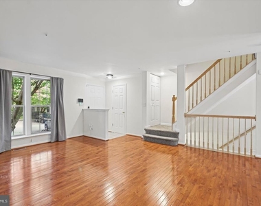 9823 Sherwood Farm Road - Photo Thumbnail 19