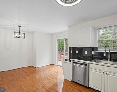 9823 Sherwood Farm Road - Photo Thumbnail 11