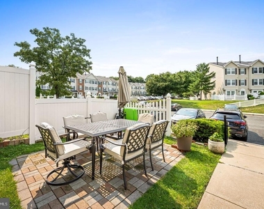 4268 Maple Path Circle - Photo Thumbnail 3