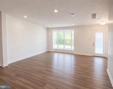 4268 Maple Path Circle - Photo Thumbnail 10
