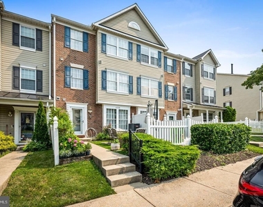 4268 Maple Path Circle - Photo Thumbnail 1