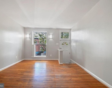 729 S Lakewood Avenue - Photo Thumbnail 5