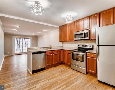 729 S Lakewood Avenue - Photo Thumbnail 6