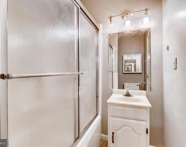 729 S Lakewood Avenue - Photo Thumbnail 15