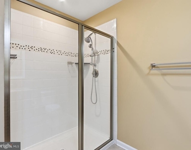 807 Boxwood Drive - Photo Thumbnail 32