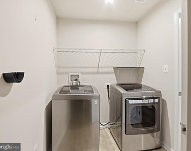 807 Boxwood Drive - Photo Thumbnail 33