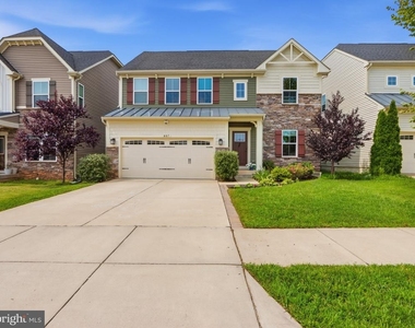 807 Boxwood Drive - Photo Thumbnail 2