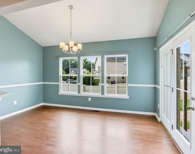 807 Boxwood Drive - Photo Thumbnail 8