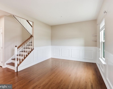 807 Boxwood Drive - Photo Thumbnail 14