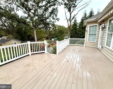 8328 Oakwood Road - Photo Thumbnail 13