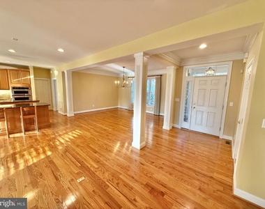 8328 Oakwood Road - Photo Thumbnail 5