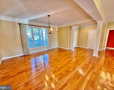 8328 Oakwood Road - Photo Thumbnail 4