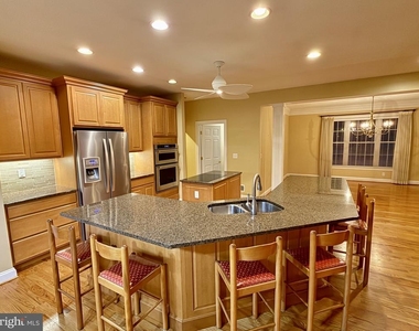 8328 Oakwood Road - Photo Thumbnail 6