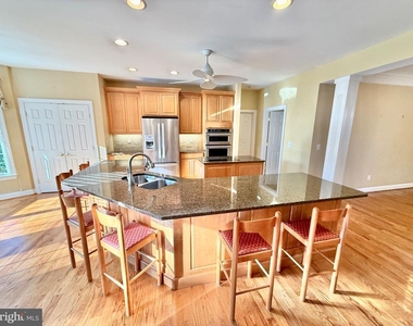 8328 Oakwood Road - Photo Thumbnail 7