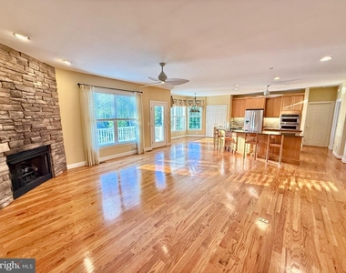 8328 Oakwood Road - Photo Thumbnail 3
