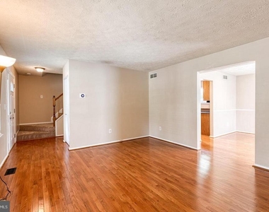 7846 Dero Drive - Photo Thumbnail 5