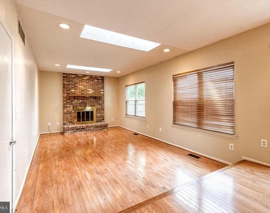 7846 Dero Drive - Photo Thumbnail 17