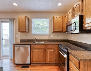 7846 Dero Drive - Photo Thumbnail 11