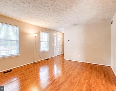 7846 Dero Drive - Photo Thumbnail 4