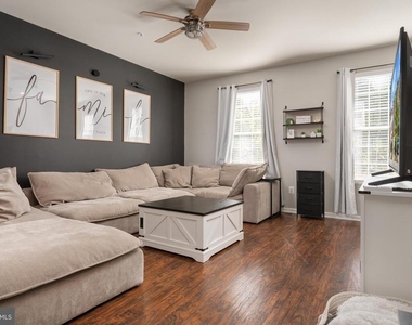 518 Kinglets Roost Lane - Photo Thumbnail 8
