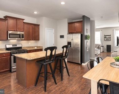518 Kinglets Roost Lane - Photo Thumbnail 7