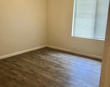 3500 Kingsley Court - Photo Thumbnail 15