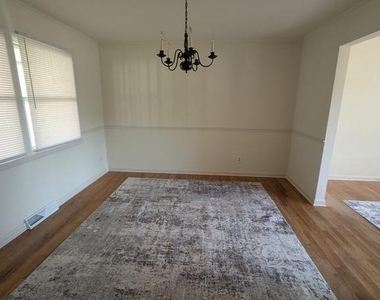 847 Woodcrest - Photo Thumbnail 4