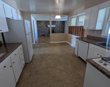 847 Woodcrest - Photo Thumbnail 5