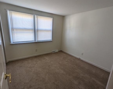 847 Woodcrest - Photo Thumbnail 23