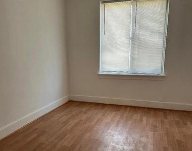 2419 Shannon Place Se - Photo Thumbnail 1