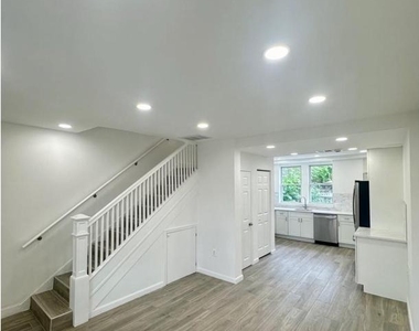 623 18th Street Ne - Photo Thumbnail 2