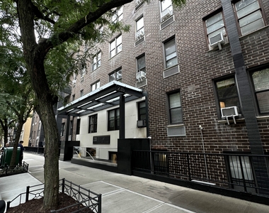 235 West 22nd Street, New York, NY 10011 - Photo Thumbnail 3