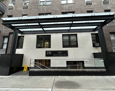 235 West 22nd Street, New York, NY 10011 - Photo Thumbnail 4
