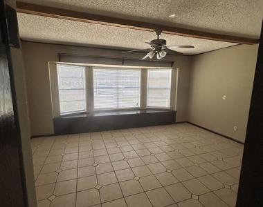 6476 Sable Woods Drive E - Photo Thumbnail 12