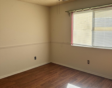 6476 Sable Woods Drive E - Photo Thumbnail 16
